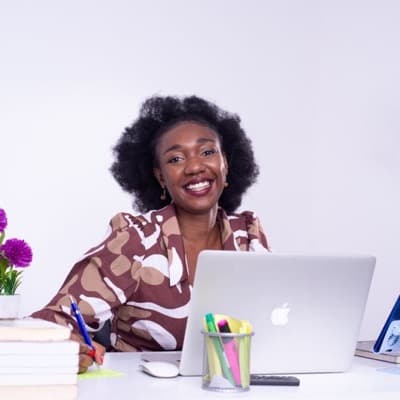 Retrato ilustrativo — não representa um membro real